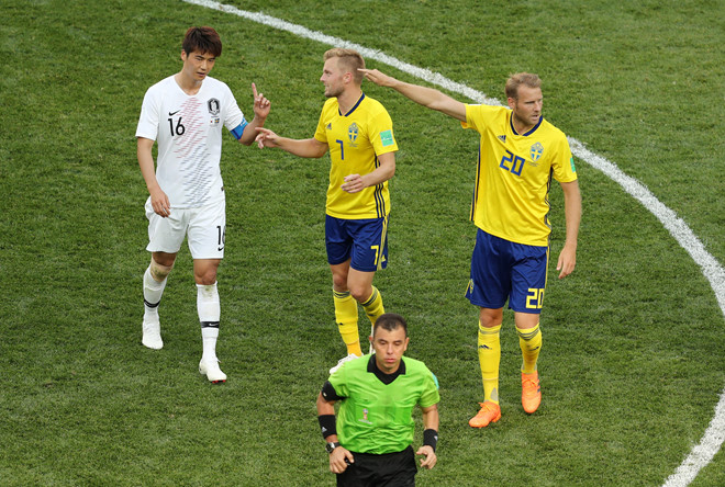 Thụy Điển thắng Hàn Quốc sít sao nhờ công nghệ VAR