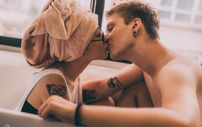 Cái vỗ vai nên duyên với cô gái Việt tại Hồ Gươm và lần say rượu ngồi ôm mèo khóc ở nhà bố mẹ vợ tương lai của anh chàng Đức Cái vỗ vai nên duyên với cô gái Việt tại Hồ Gươm và lần say rượu ngồi ôm mèo khóc ở nhà bố mẹ vợ tương lai của anh chàng Đức