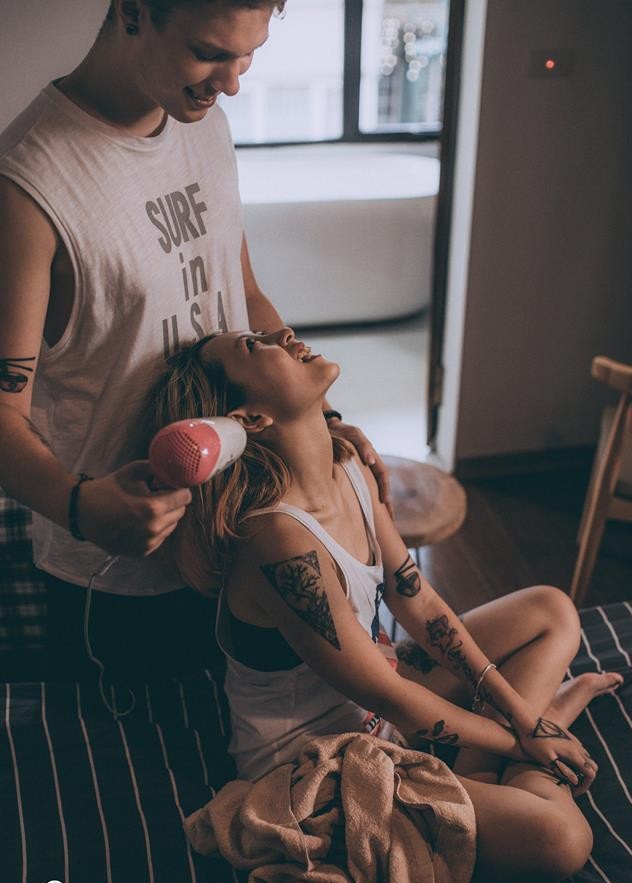 Cái vỗ vai nên duyên với cô gái Việt tại Hồ Gươm và lần say rượu ngồi ôm mèo khóc ở nhà bố mẹ vợ tương lai của anh chàng Đức Cái vỗ vai nên duyên với cô gái Việt tại Hồ Gươm và lần say rượu ngồi ôm mèo khóc ở nhà bố mẹ vợ tương lai của anh chàng Đức