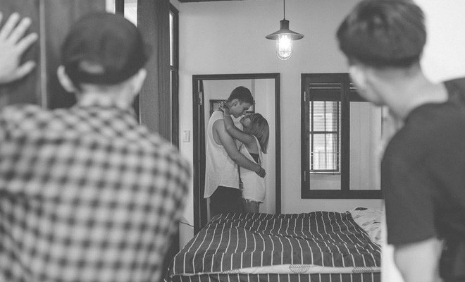 Cái vỗ vai nên duyên với cô gái Việt tại Hồ Gươm và lần say rượu ngồi ôm mèo khóc ở nhà bố mẹ vợ tương lai của anh chàng Đức Cái vỗ vai nên duyên với cô gái Việt tại Hồ Gươm và lần say rượu ngồi ôm mèo khóc ở nhà bố mẹ vợ tương lai của anh chàng Đức
