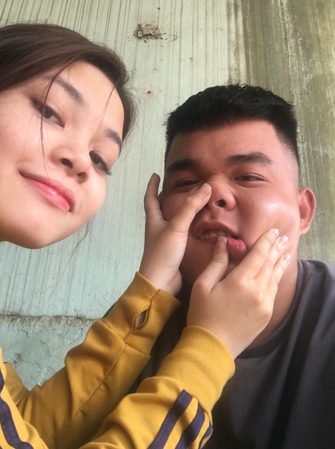 Bạn gái cũ viết email mời đến nhà dự đám giỗ, chàng trai vừa mừng vừa sợ gửi thư hồi âm