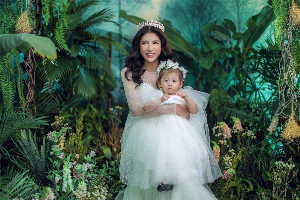 Trang Trần thú nhận vì mang thai hay cáu giận nên con gái lì lợm và cục tính