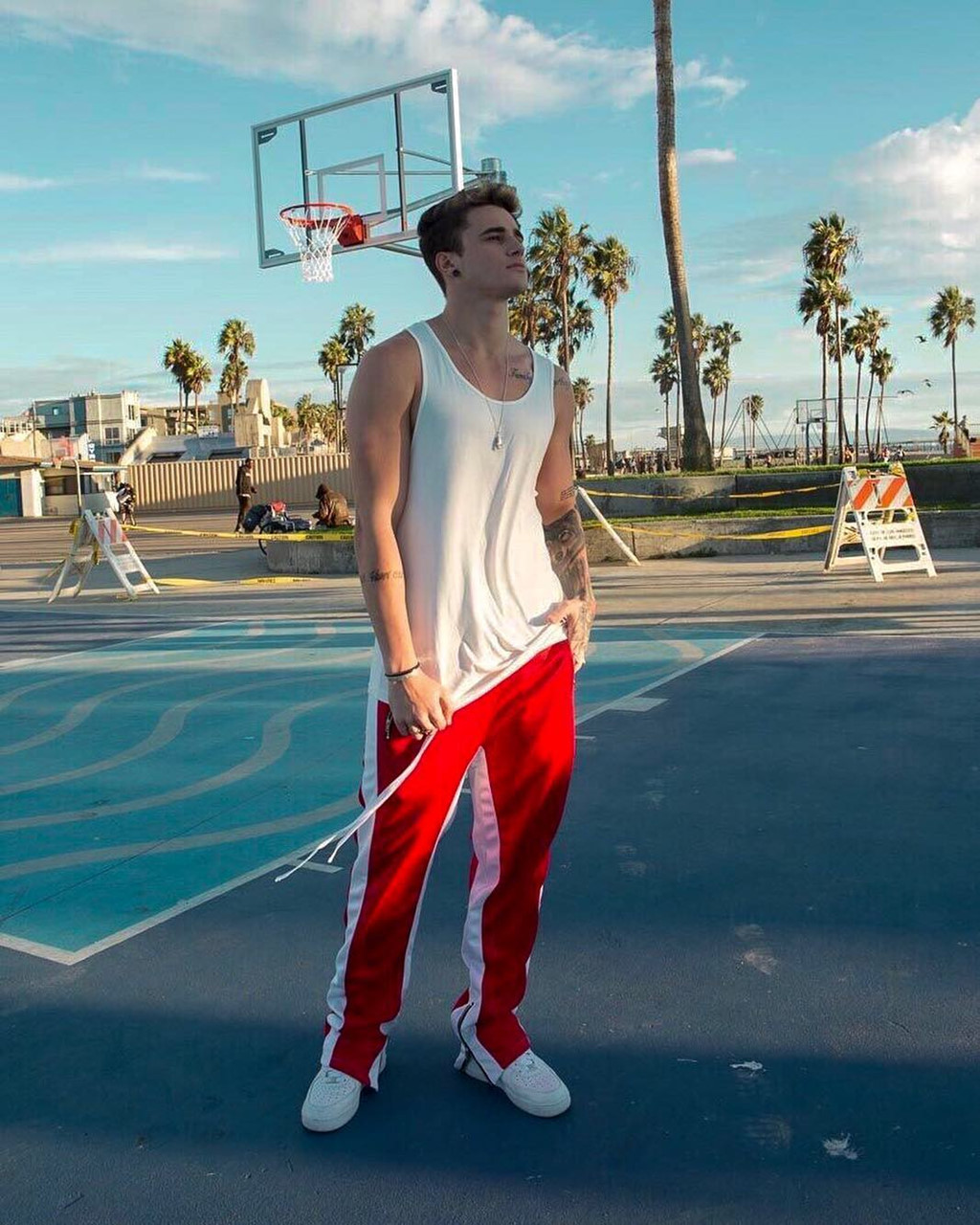 Hot boy ở khán đài được tìm kiếm sau trận Brazil - Thụy Sĩ là ai?