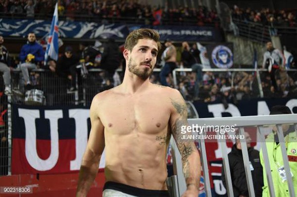 Lộ ảnh nóng bỏng của chàng thủ môn hot nhất World Cup 2018