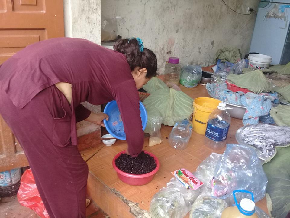 Bán rượu nếp cẩm thu cả chục triệu ngày giết sâu bọ