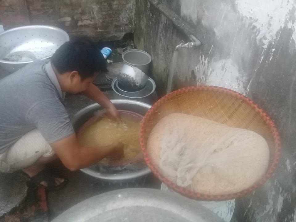 Bán rượu nếp cẩm thu cả chục triệu ngày giết sâu bọ