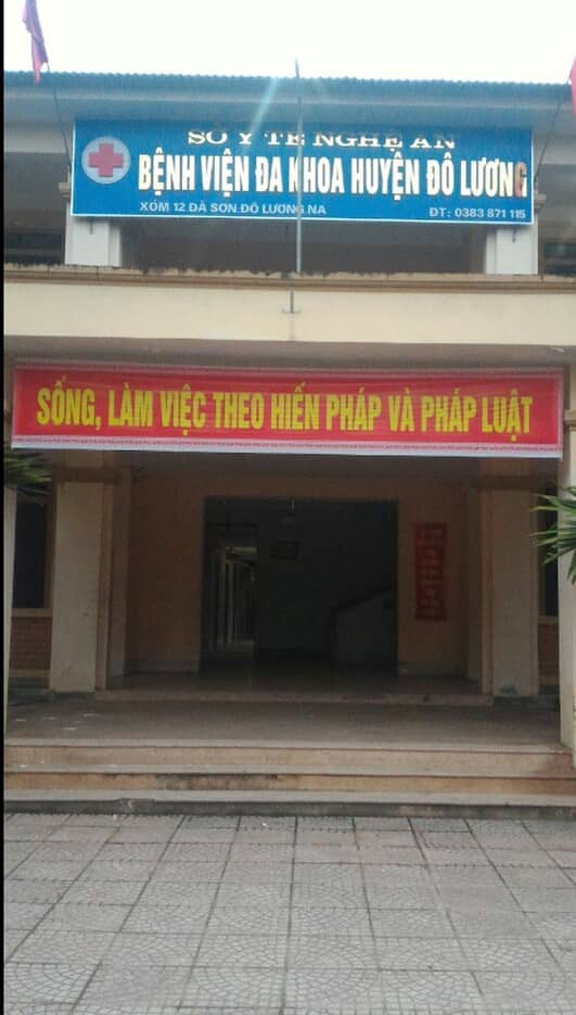 Bé trai 12 tuổi nghi bị mẹ kế đánh nhập viện ở Nghệ An: Mẹ kế là giáo viên, do bé ăn nói hỗn láo nên mới dạy