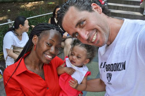 Bị chính phủ Israel cấm vận vì... hiến tinh trùng quá nhiều