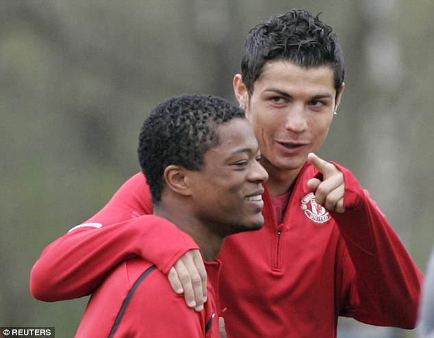 Evra: Chớ có dại mà nhận lời qua nhà Ronaldo chơi