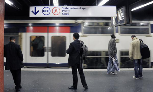 Sinh ra trên tàu điện, bé trai Pháp được miễn phí 25 năm đi tàu