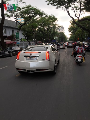 Bắt gặp hàng hiếm Cadillac CTS Coupe trên đường phố Hà Nội