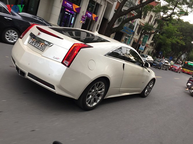 Bắt gặp hàng hiếm Cadillac CTS Coupe trên đường phố Hà Nội