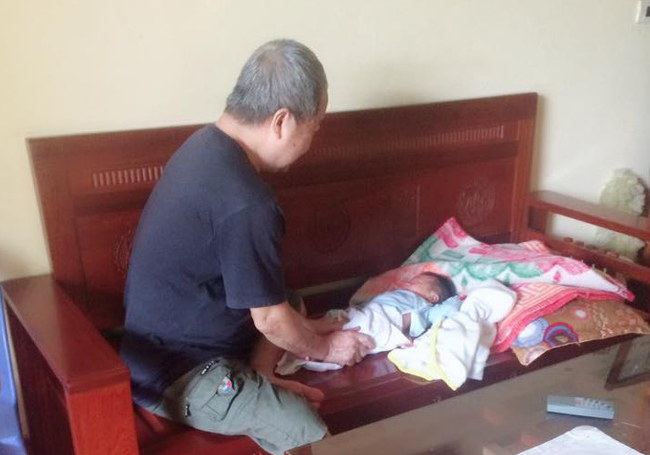 Có ai sướng như nàng dâu này: Bố mẹ chồng chăm từ a-z, hết trông con cho ngủ nướng lại thoải mái xem World Cup Có ai sướng như nàng dâu này: Bố mẹ chồng chăm từ a-z, hết trông con cho ngủ nướng lại thoải mái xem World Cup
