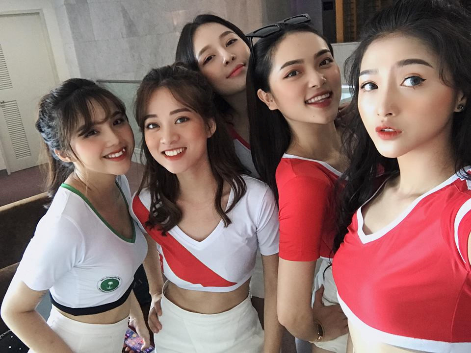 Hot girl bình luận World Cup 2018 gây tranh cãi trái chiều