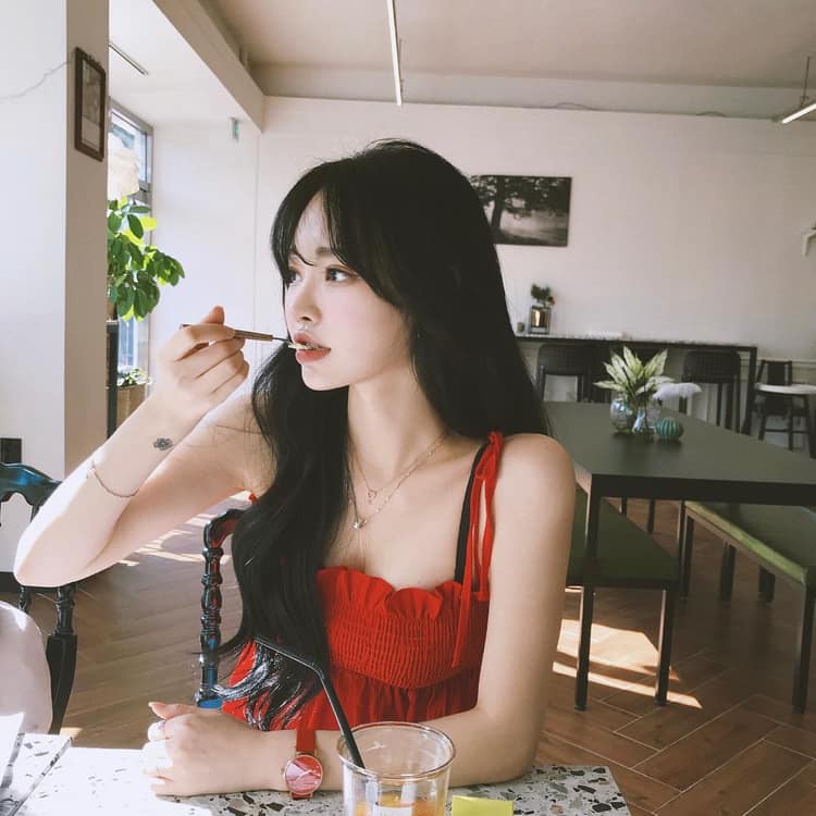 Ra mắt gia đình bạn trai, cô gái choáng váng trước drama đám giỗ chưa từng thấy trong đời