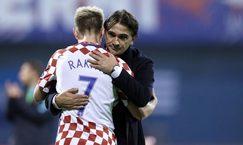 HLV của Croatia nhờ Raktic tư vấn kèm Messi