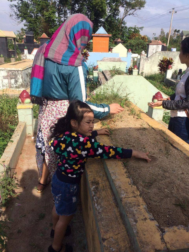 Chuyện cô gái tìm lại được anh chị em cùng cha khác mẹ sau 10 năm xa cách: Từ bức ảnh năm xưa của người cha quá cố