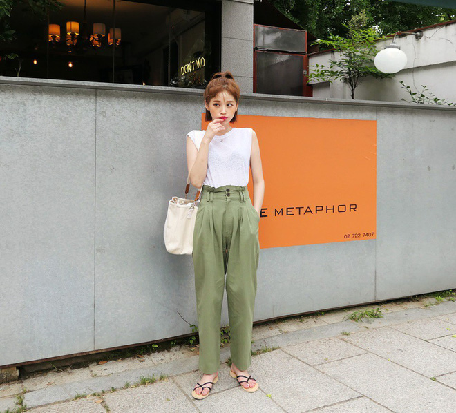 Chỉ là áo ba lỗ thôi mà có tận 4 cách mix và chắc chắn sẽ đẹp cho những ngày nắng nóng