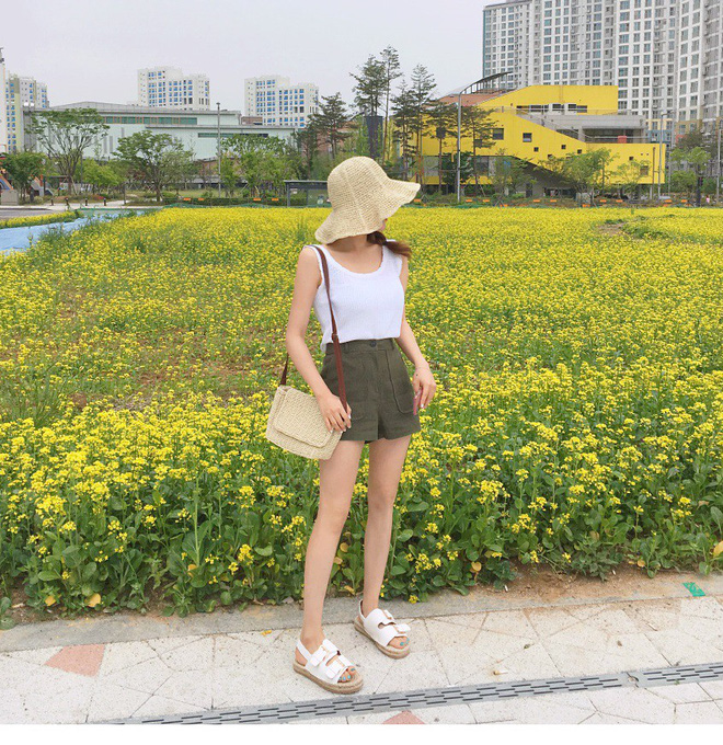Chỉ là áo ba lỗ thôi mà có tận 4 cách mix và chắc chắn sẽ đẹp cho những ngày nắng nóng Chỉ là áo ba lỗ thôi mà có tận 4 cách mix và chắc chắn sẽ đẹp cho những ngày nắng nóng