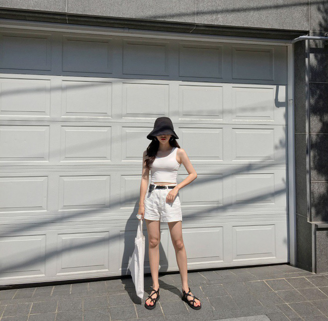 Chỉ là áo ba lỗ thôi mà có tận 4 cách mix và chắc chắn sẽ đẹp cho những ngày nắng nóng