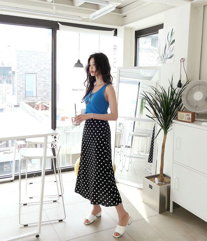 Chỉ là áo ba lỗ thôi mà có tận 4 cách mix và chắc chắn sẽ đẹp cho những ngày nắng nóng Chỉ là áo ba lỗ thôi mà có tận 4 cách mix và chắc chắn sẽ đẹp cho những ngày nắng nóng