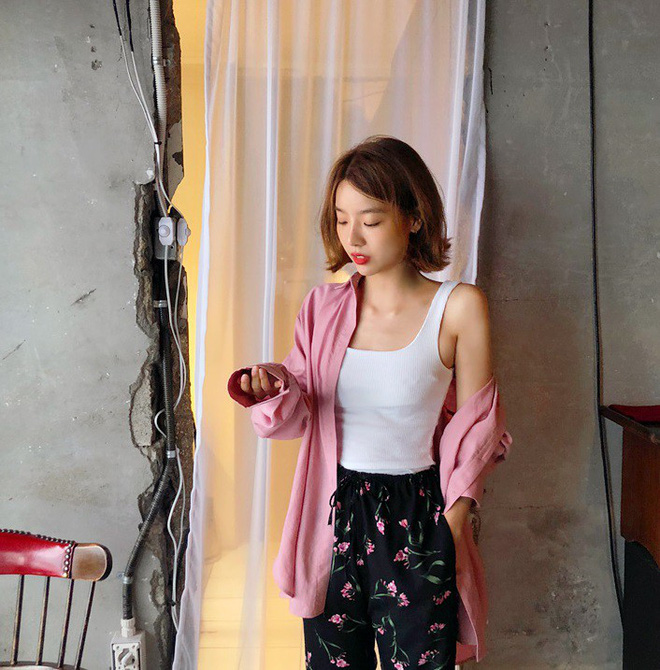 Chỉ là áo ba lỗ thôi mà có tận 4 cách mix và chắc chắn sẽ đẹp cho những ngày nắng nóng Chỉ là áo ba lỗ thôi mà có tận 4 cách mix và chắc chắn sẽ đẹp cho những ngày nắng nóng