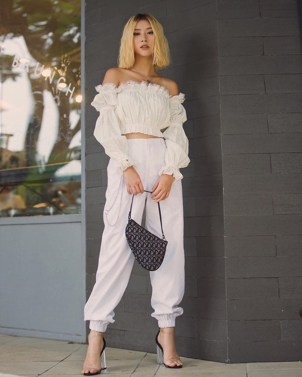 Mẫu crop top đang được dàn sao Việt chuộng trong ngày nắng nóng