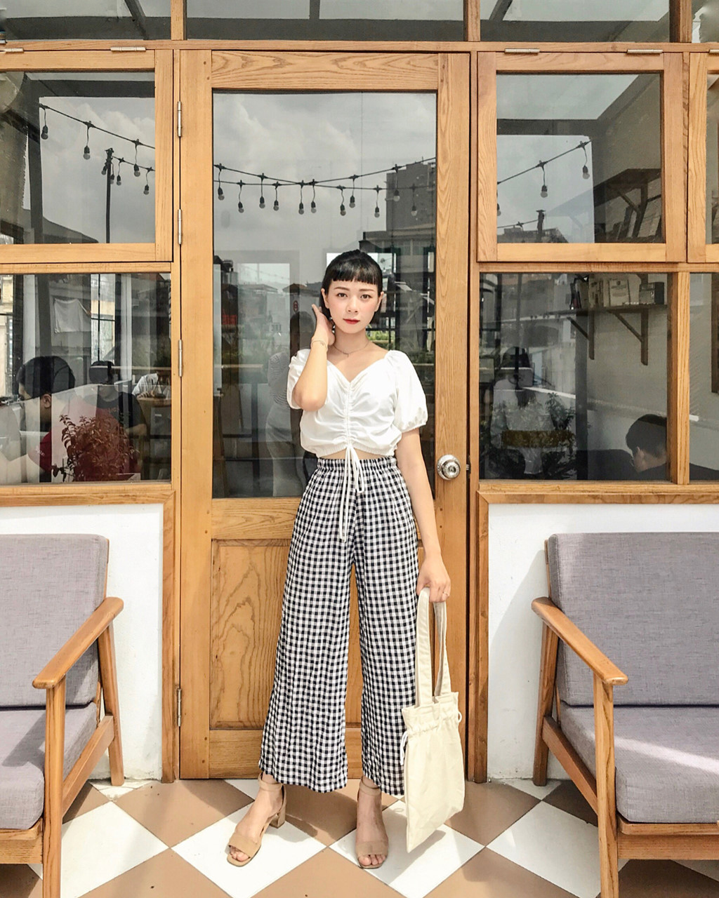 Mẫu crop top đang được dàn sao Việt chuộng trong ngày nắng nóng