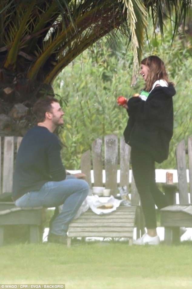 Tài tử Jurassic World Chris Pratt hẹn hò với con gái của Kẻ hủy diệt Arnold Schwarzenegger