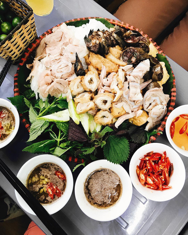 Anh chàng food blogger up ảnh diễn mặt lạnh, dân tình nhảy vào xôn xao: Bản sao Châu Bùi! Anh chàng food blogger up ảnh diễn mặt lạnh, dân tình nhảy vào xôn xao: Bản sao Châu Bùi!