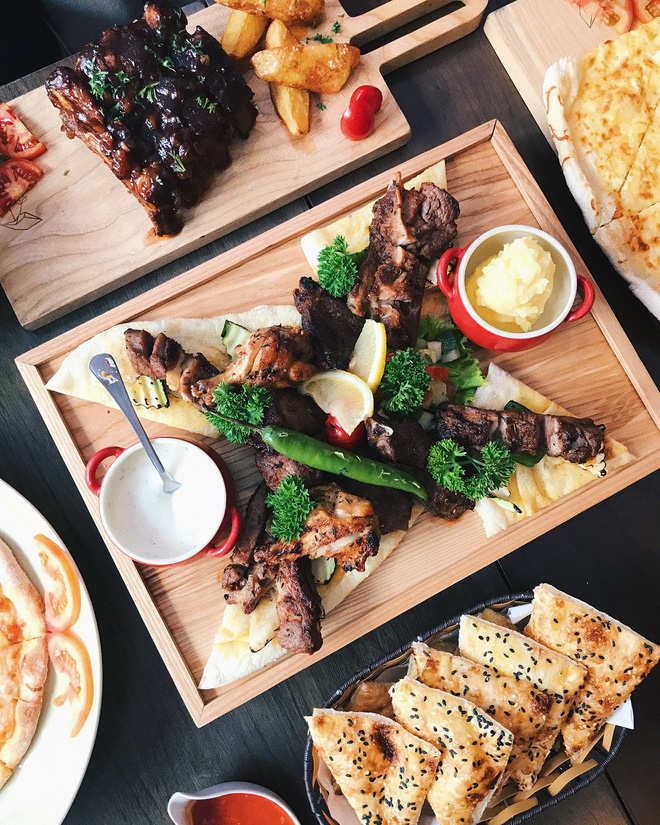 Anh chàng food blogger up ảnh diễn mặt lạnh, dân tình nhảy vào xôn xao: Bản sao Châu Bùi! Anh chàng food blogger up ảnh diễn mặt lạnh, dân tình nhảy vào xôn xao: Bản sao Châu Bùi!