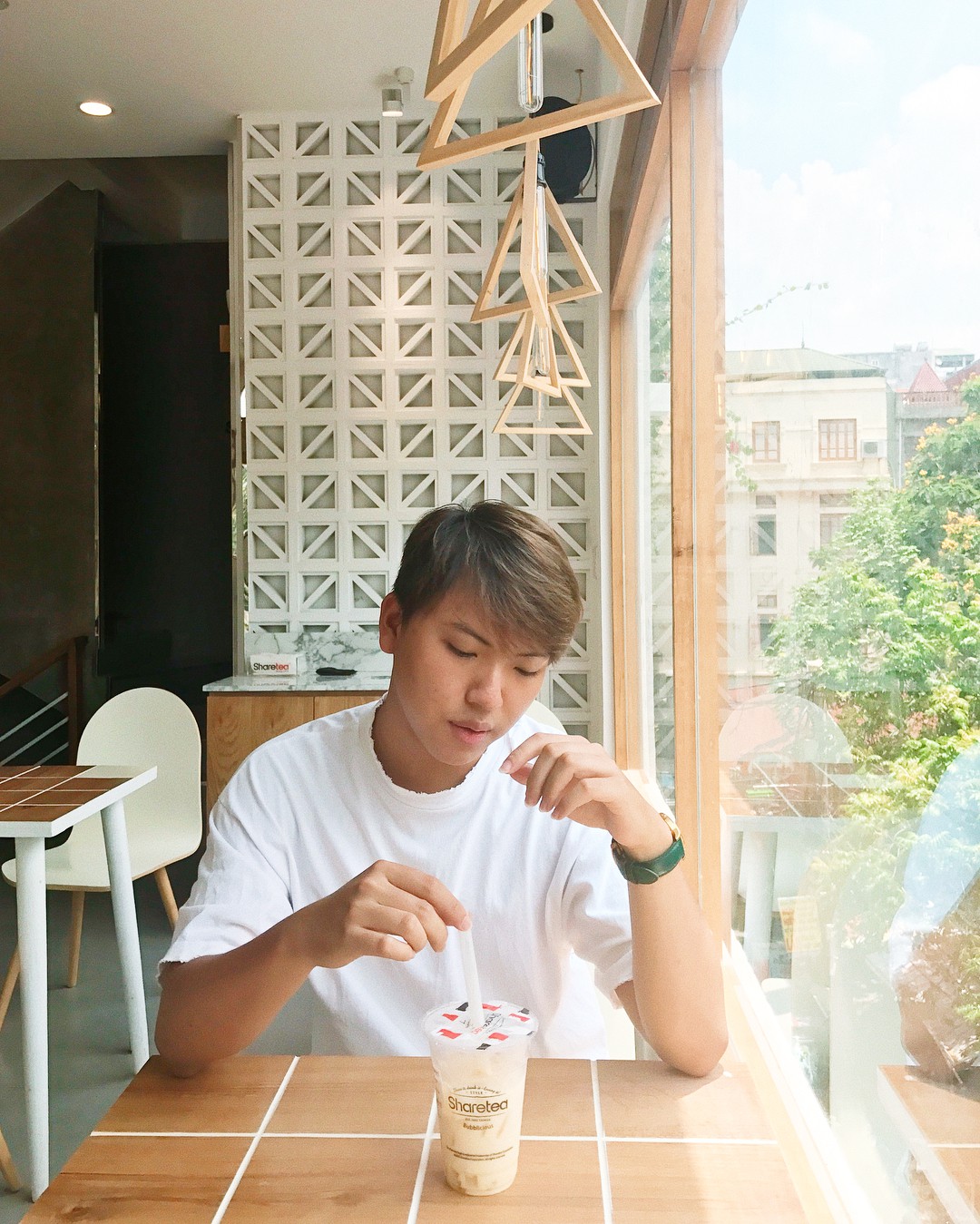 Anh chàng food blogger up ảnh diễn mặt lạnh, dân tình nhảy vào xôn xao: Bản sao Châu Bùi! Anh chàng food blogger up ảnh diễn mặt lạnh, dân tình nhảy vào xôn xao: Bản sao Châu Bùi!