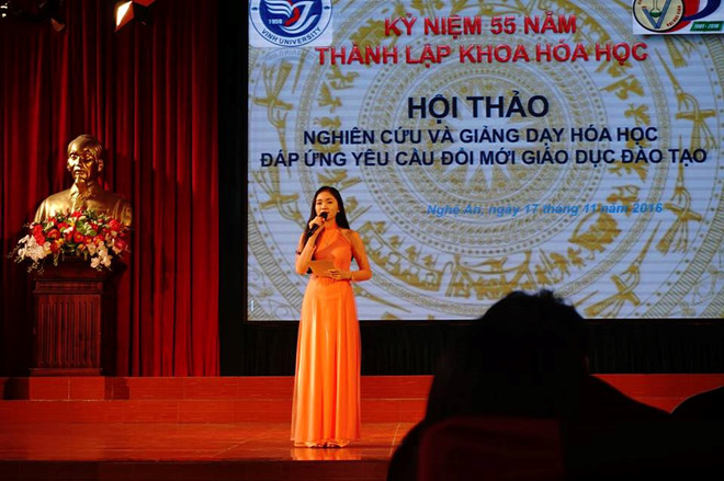 Thầy giáo ĐH Vinh cầu hôn nữ sinh ngay trong lễ tốt nghiệp Thầy giáo ĐH Vinh cầu hôn nữ sinh ngay trong lễ tốt nghiệp