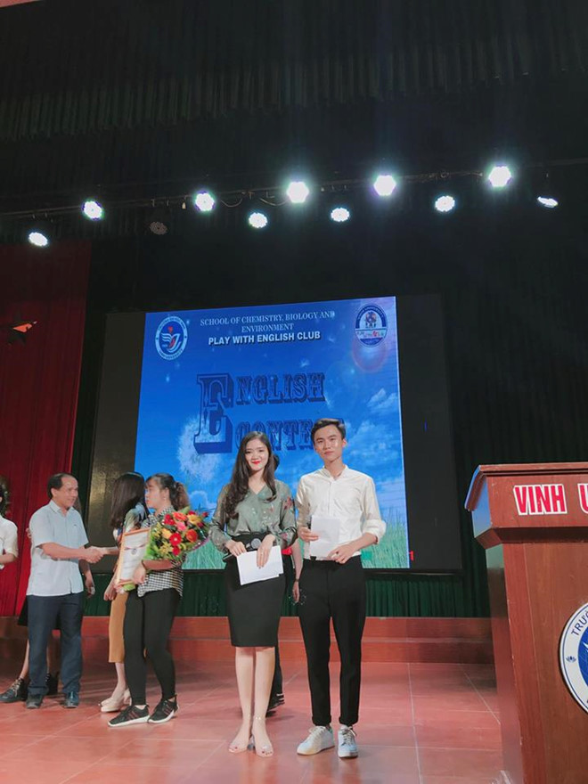 Thầy giáo ĐH Vinh cầu hôn nữ sinh ngay trong lễ tốt nghiệp Thầy giáo ĐH Vinh cầu hôn nữ sinh ngay trong lễ tốt nghiệp