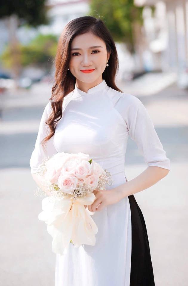 Thầy giáo ĐH Vinh cầu hôn nữ sinh ngay trong lễ tốt nghiệp