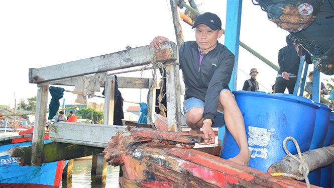 Tàu Trung Quốc xua đuổi tàu cá Việt Nam vào Hoàng Sa tránh sóng to, gió lớn