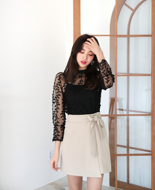 Học cách mặc đồ công sở cực xinh của thư ký Kim