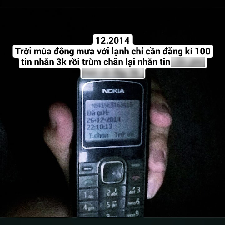 Trước khi xài smartphone xoành xoạch, 8X - 9X nào cũng từng một thời dán mắt vào chiếc điện thoại cùi bắp trắng đen Trước khi xài smartphone xoành xoạch, 8X - 9X nào cũng từng một thời dán mắt vào chiếc điện thoại cùi bắp trắng đen