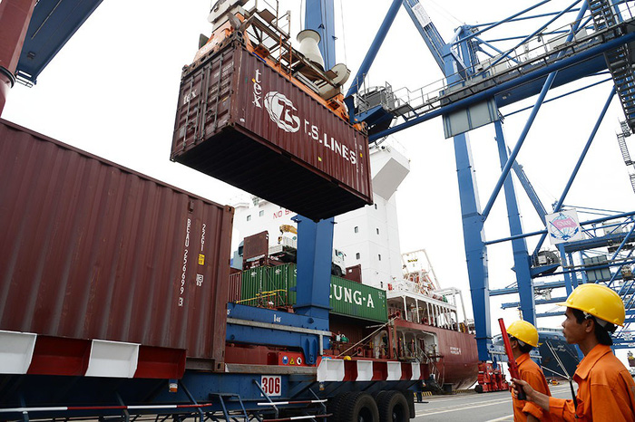 Giá USD tăng cao, bình tĩnh mà lo!