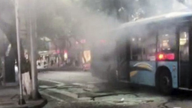 Xe buýt phát nổ ở miền Nam Trung Quốc, 15 người bị thương