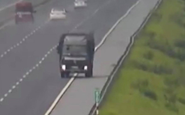 Xe tải chạy ngược chiều gần 10km trên cao tốc Hà Nội - Hải Phòng