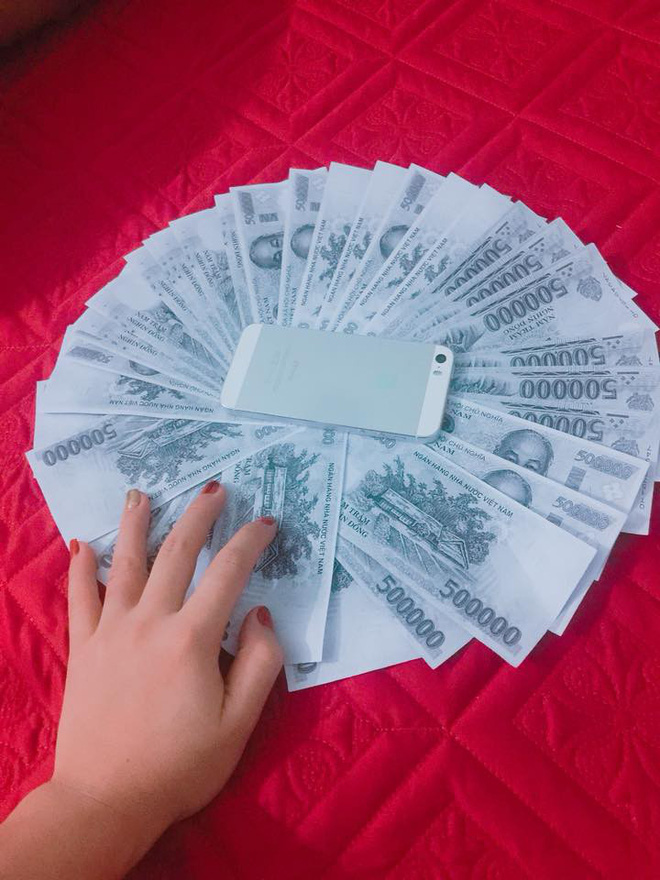 Hội bạn thân lầy lội tặng hẳn 50 triệu tiền mừng cho cô dâu chú rể, thế nhưng nhìn kỹ mới tá hỏa phát hiện sự thật