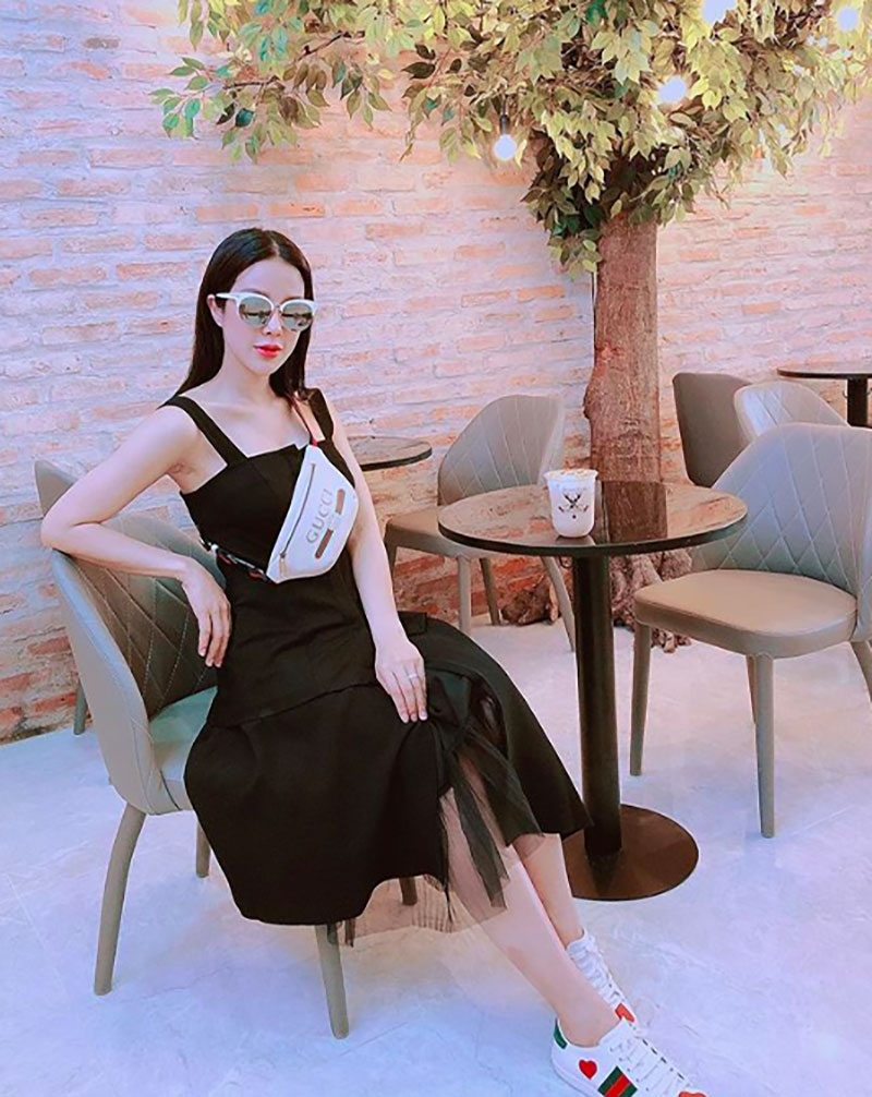 Lộ bụng lớn thế này, Diệp Lâm Anh khó mà có thể phủ nhận tin đồn mang thai được nữa