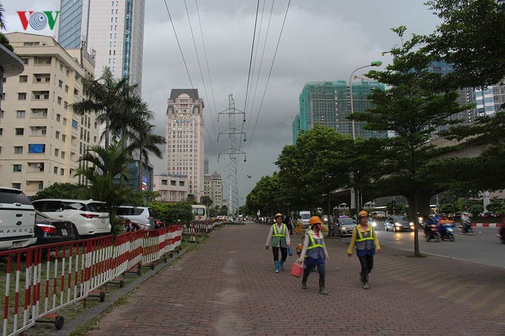 Hà Nội rối loạn vì mưa dông bất ngờ