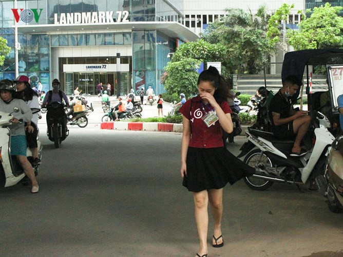 Hà Nội rối loạn vì mưa dông bất ngờ