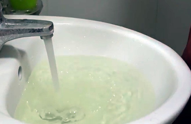 Hà Nội: 9 tòa chung cư tại khu đô thị Thanh Hà treo băng rôn đỏ rực vì hàng nghìn gia đình khốn đốn do nước bẩn