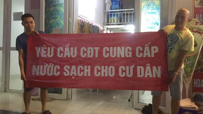 Hà Nội: 9 tòa chung cư tại khu đô thị Thanh Hà treo băng rôn đỏ rực vì hàng nghìn gia đình khốn đốn do nước bẩn