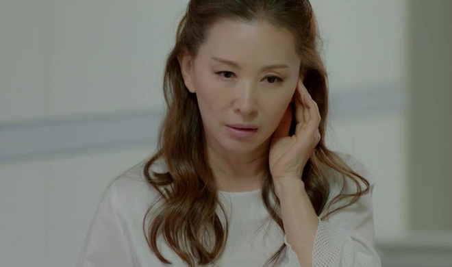 Vợ cũ cười khổ nghe lời dạy bảo của vợ mới về cách để đàn ông dốc ruột cung phụng như bà hoàng