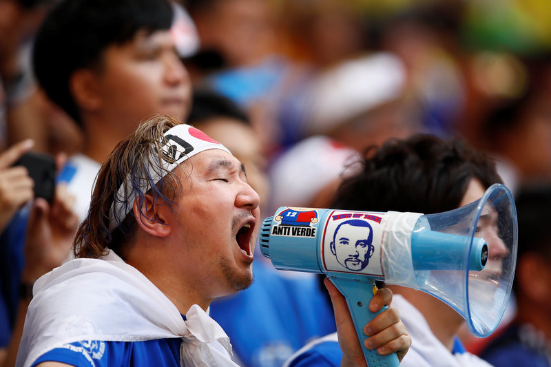 Cổ động viên Nhật Bản trên khắp thế giới ăn mừng chiến tích lịch sử