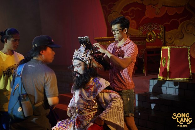 Xuất hiện trong poster điện ảnh mới của Ngô Thanh Vân, Isaac chuyển nghề sang hát tuồng Song Lang ? Xuất hiện trong poster điện ảnh mới của Ngô Thanh Vân, Isaac chuyển nghề sang hát tuồng Song Lang ?